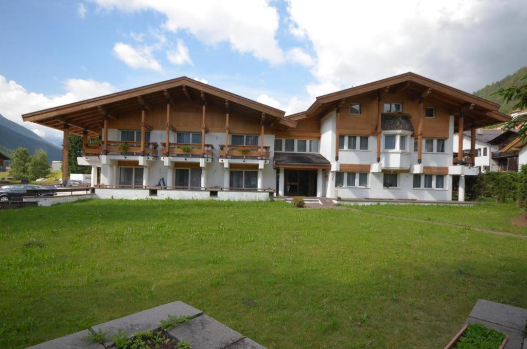 Residenza E Appartamenti Le Colonnine Pozza di Fassa Eksteriør billede